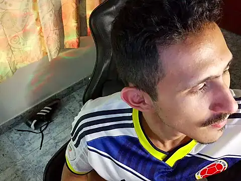 HomeAloneK Show Webcam