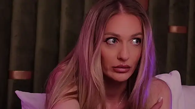AmeliaAngel Adlı Modelin Canlı XXX Sohbeti