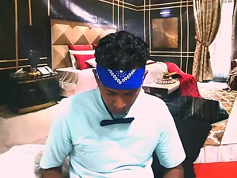 IndianHunk01 webcam show