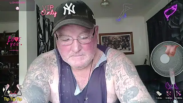 KINKYBLUEYES69 Show Webcam