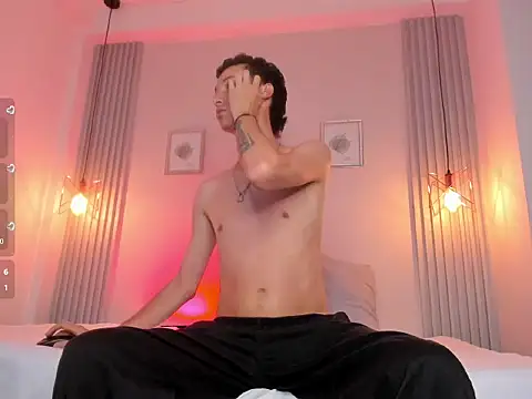 XXX chat uživo modela mateocollins_