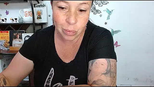 Chat XXX en directo de LauraMallioni