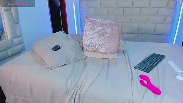 MikaelaStone Live XXX-Chat