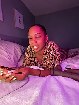 TheRealOshunQueen Show in webcam
