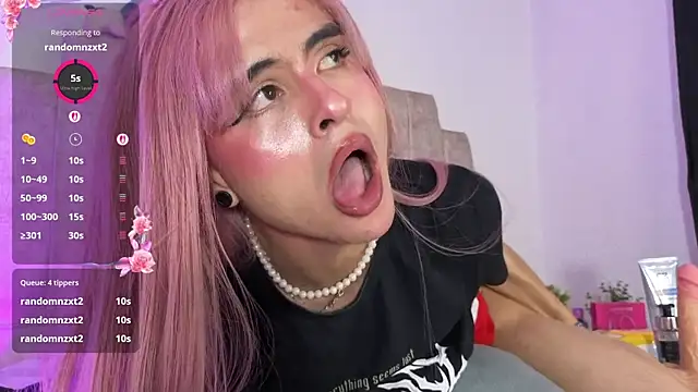 Emily_hall19 Show in webcam