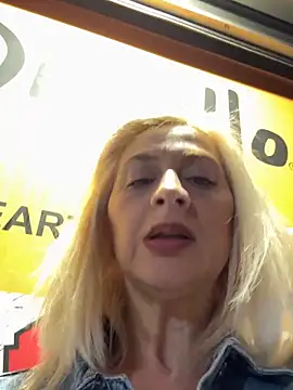 Show modela HOTLadyluna na web-kameri