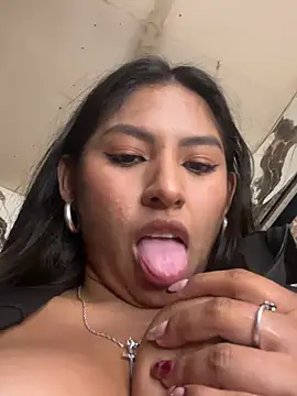 BrunetteBliss69's Live XXX Chat