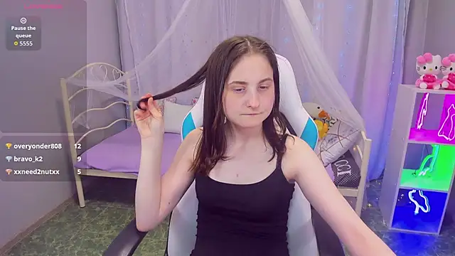 Chat XXX en directo de KiraDuvall