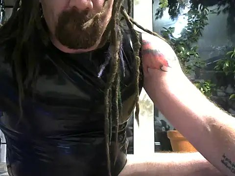 UleglyLatexDredy37 Show in webcam