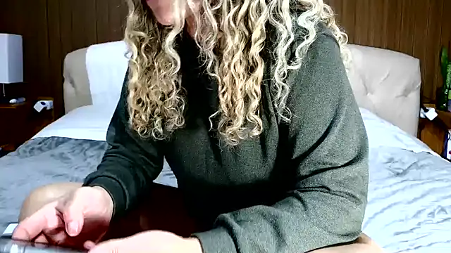 Kellynha_Sweet Adlı Modelin Canlı XXX Sohbeti
