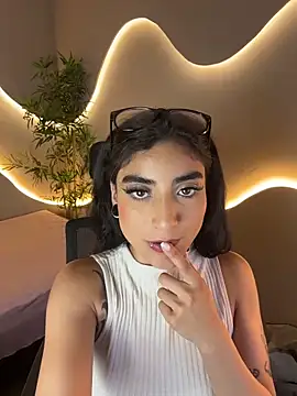 Emma_Lirys Chat XXX in diretta