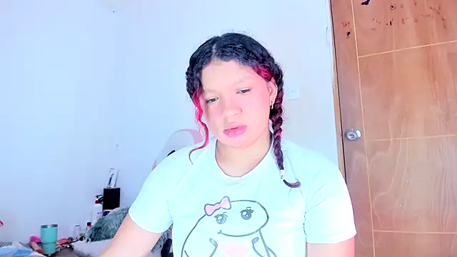 XXX chat uživo modela Emily_Coper18