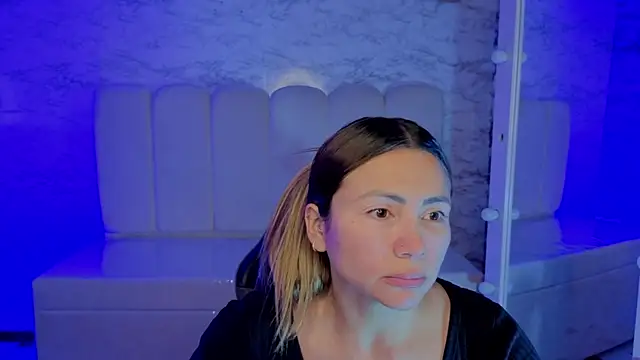 Steffany_v Adlı Modelin Web Kamerası Şovu