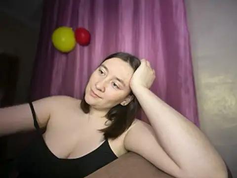 XXX chat uživo modela MimiYolaVi