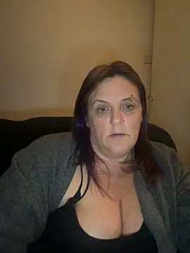 Busty-GilfQuinn Show Webcam