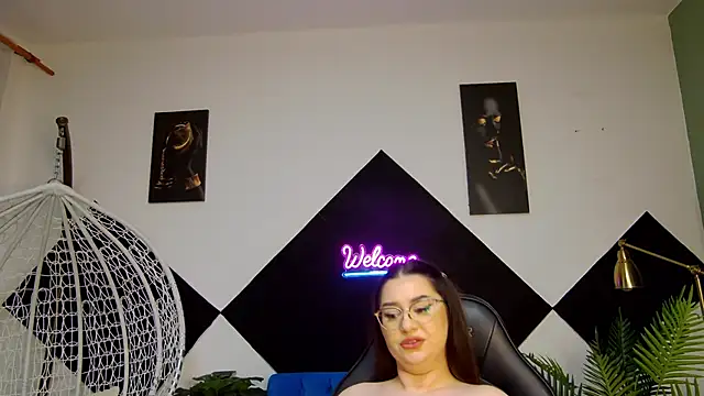 Show modela Katewalker_ na web-kameri