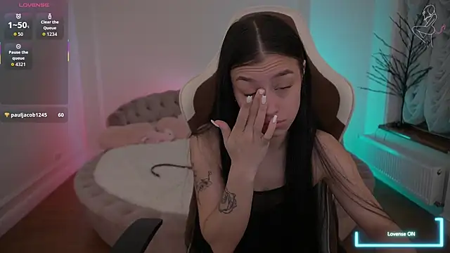Show modela FataleNellie na web-kameri