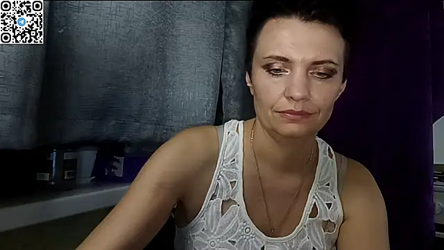 XXX chat uživo modela HotMamaQueen234