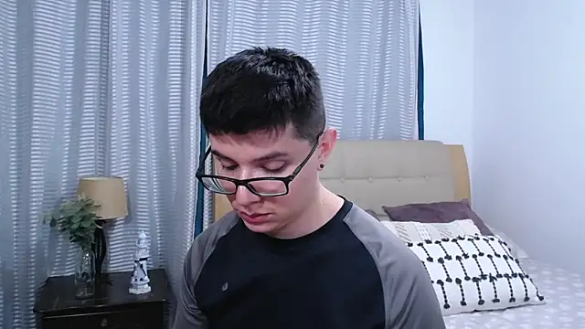 แชท XXX สดของ BlackFoXXX69