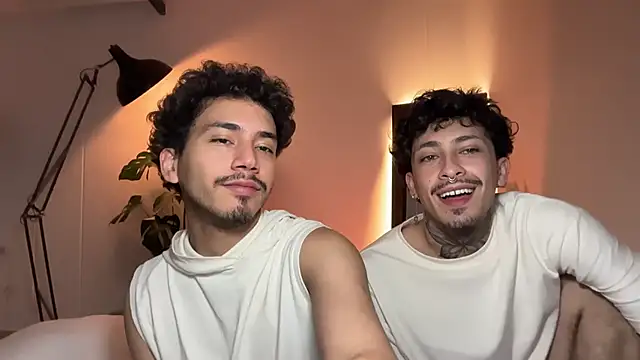 Noah_and_Steven: διαδικτυακό σόου στην κάμερα