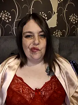 HousewifeMilf_Courtney 网络视讯表演