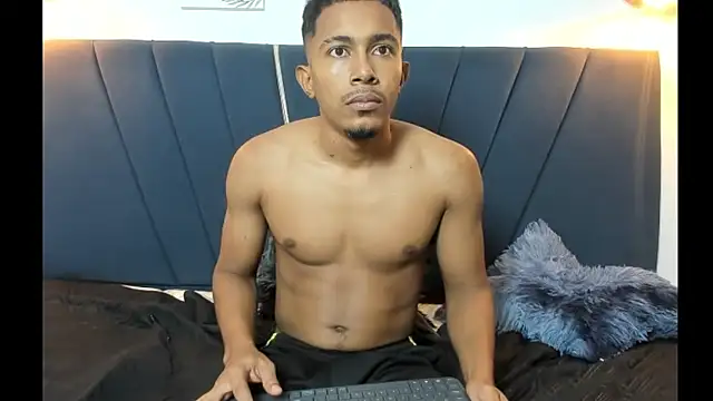 Show de zeus_cum19 na webcam