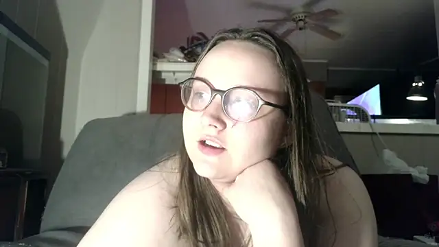 TurtleLady420 Adlı Modelin Canlı XXX Sohbeti