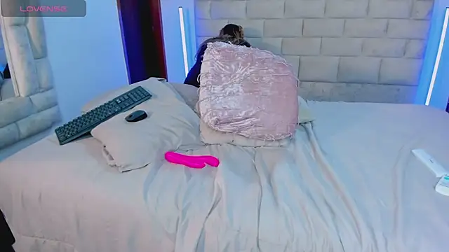 XXX chat uživo modela MikaelaStone