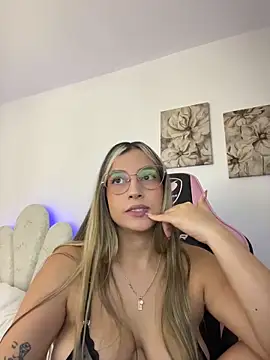 Issabela_G1 Adlı Modelin Canlı XXX Sohbeti