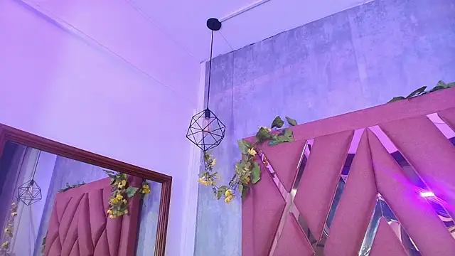 viollettaa_ Adlı Modelin Canlı XXX Sohbeti