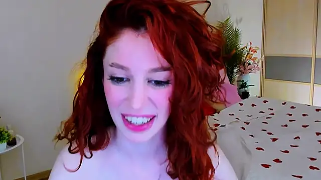 ChristinaConteeree Show in webcam