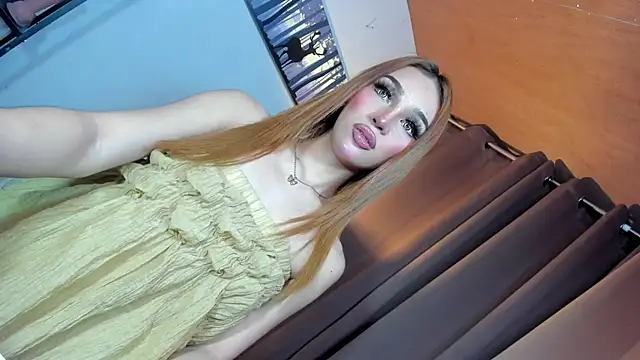 Show Webcam de Tarah_Lewis