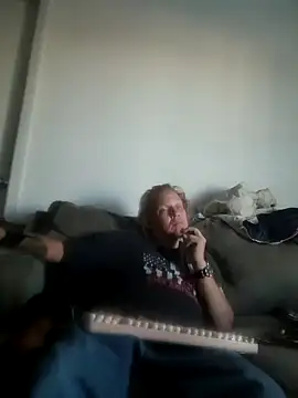 yourMasterisBored Show in webcam