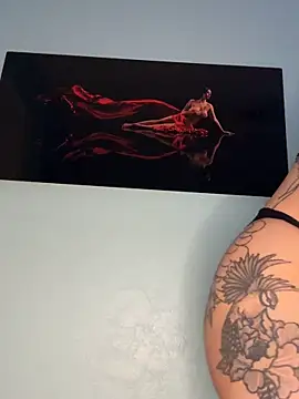 daniella_monroe Show in webcam
