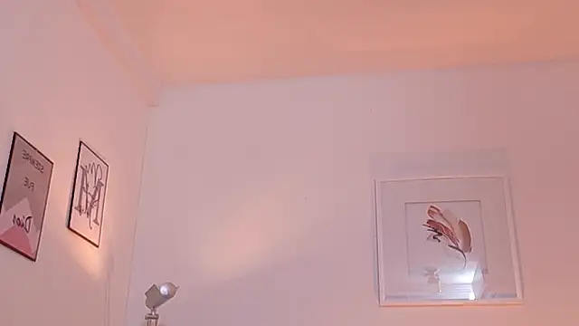 cutepetitee Adlı Modelin Canlı XXX Sohbeti
