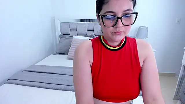 Camilaa_bueno Adlı Modelin Canlı XXX Sohbeti
