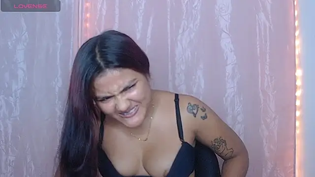 Chat +18 de Anita23__ ao vivo