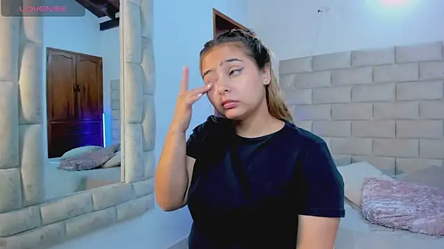 MikaelaStone live XXX chat