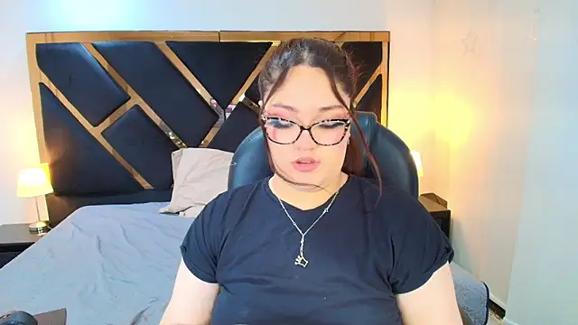 Chat +18 de Camiila_Osorio ao vivo