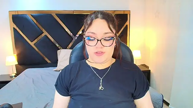 Chat +18 de Camiila_Osorio ao vivo