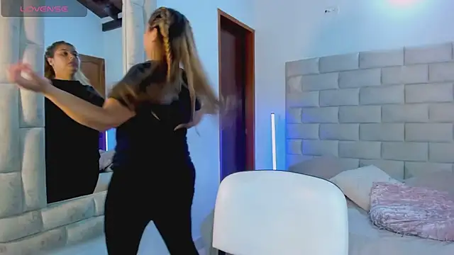MikaelaStone Live XXX Chat