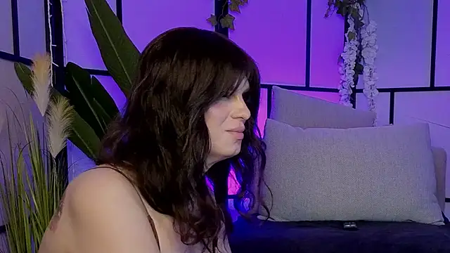 JulieDesire's Live XXX Chat