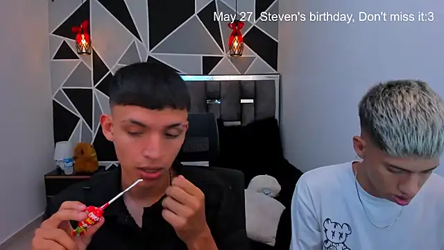 Juan_Nd_Steven: διαδικτυακό σόου στην κάμερα