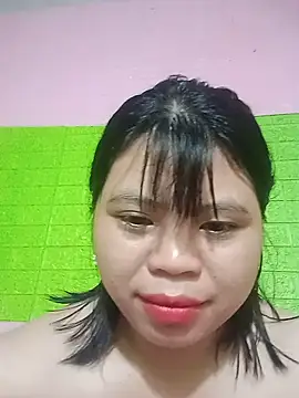 Xuka_lyss Adlı Modelin Canlı XXX Sohbeti