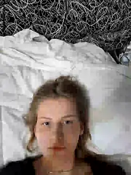 Онлайн чат XXX mooniekiss