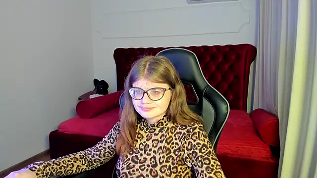 ChloeHalses' Live XXX Chat
