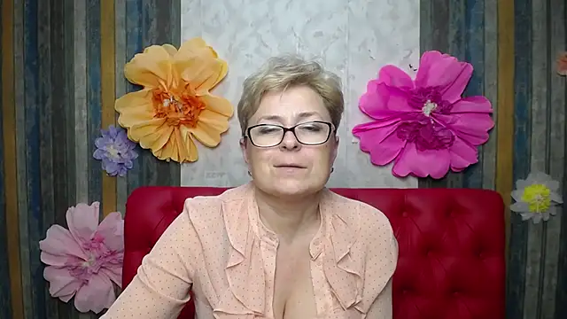 EmiliaGree Chat XXX live