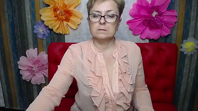 EmiliaGree Chat XXX live