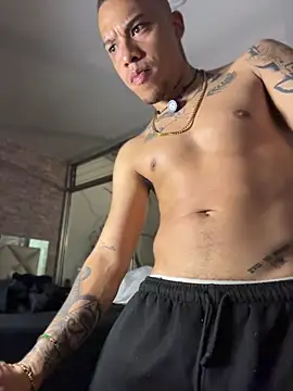 AlphaMasterXxx 网络视讯表演