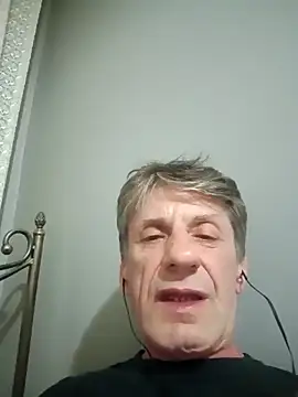 Tomyjumpxxxxx: διαδικτυακό σόου στην κάμερα